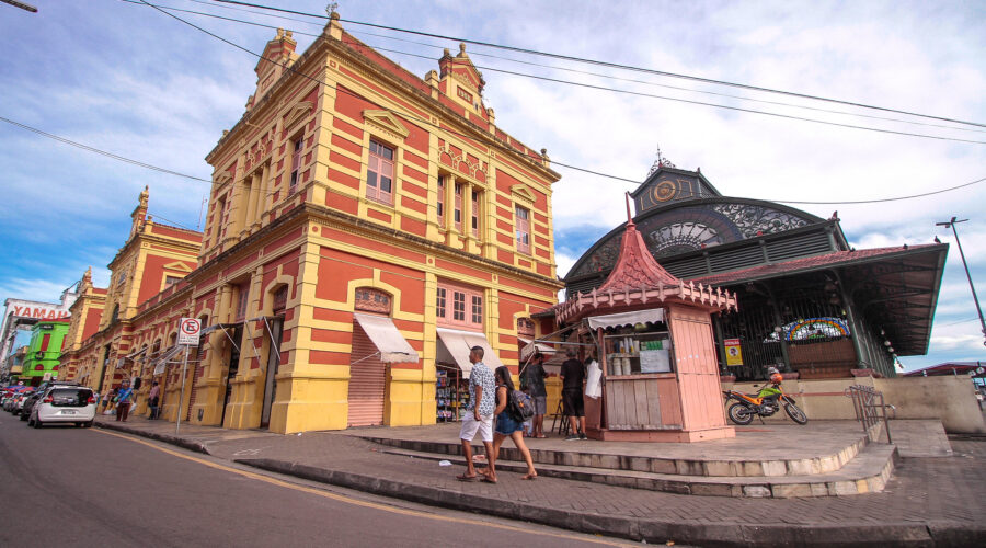 Descubra o Mercadão de Manaus: um passeio cheio de história e sabores para a melhor idade